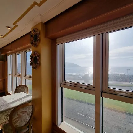 Vibes Coruna-mirando Al Mar א-קורוניה